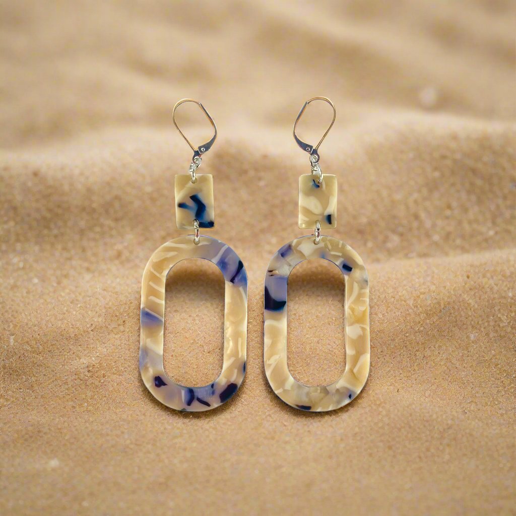 Dangling earring with 2 geometric shaped beads, marbled beige, midnight blue and white.